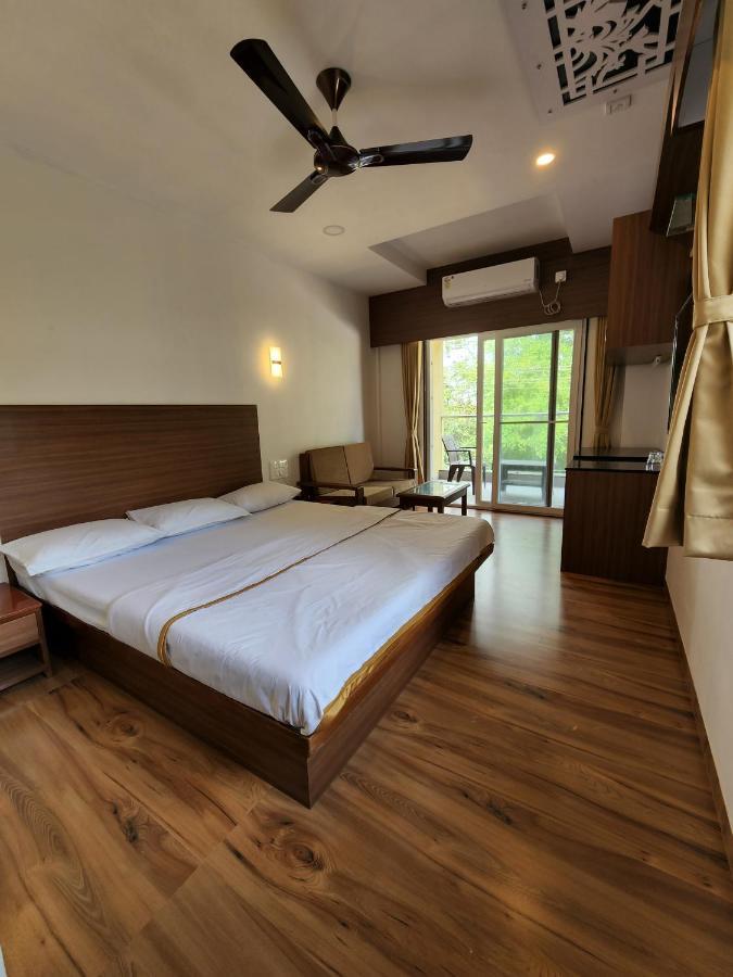 Regal Panhala Residency Hotel ภายนอก รูปภาพ