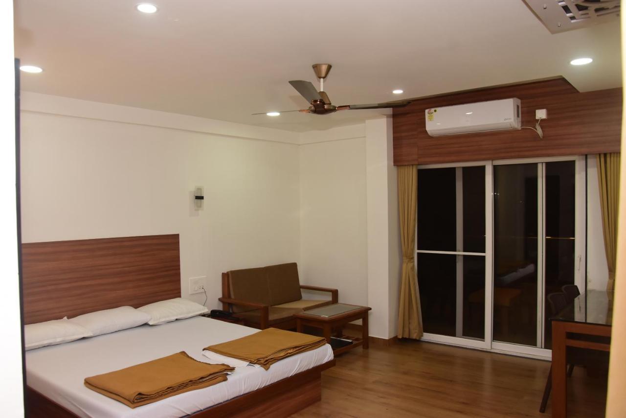 Regal Panhala Residency Hotel ภายนอก รูปภาพ