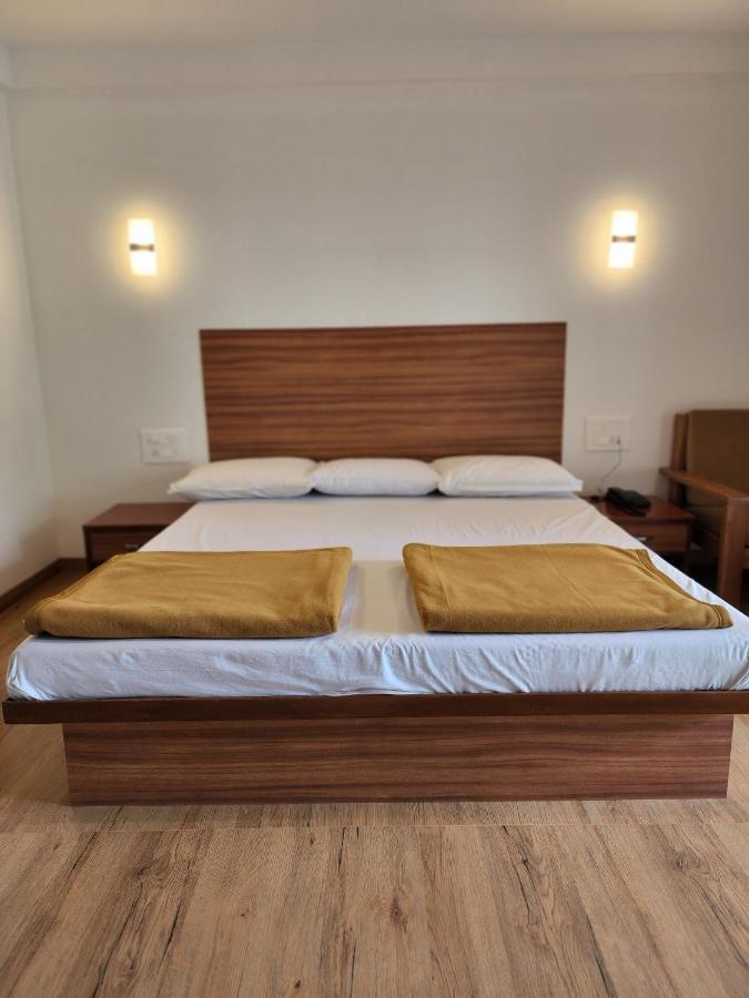 Regal Panhala Residency Hotel ภายนอก รูปภาพ